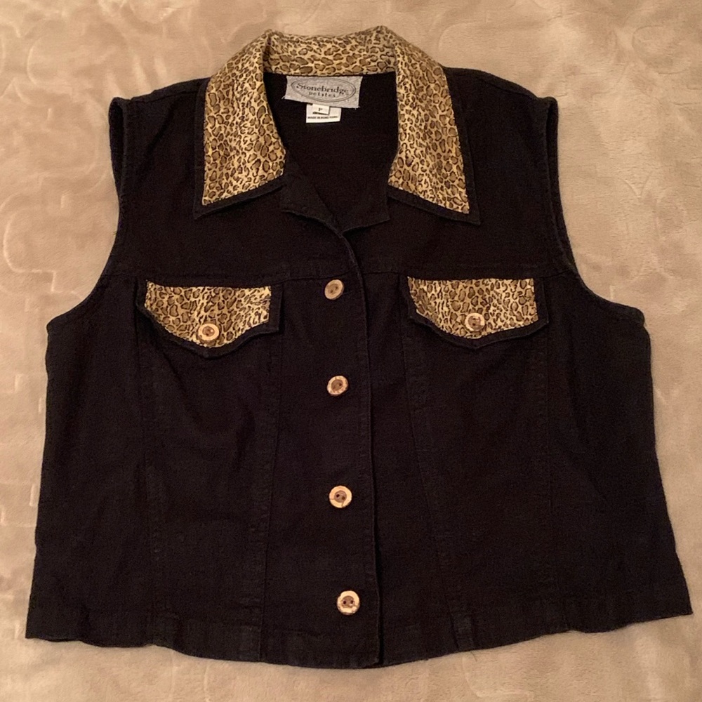 Vintage button up animal print collar and pockets